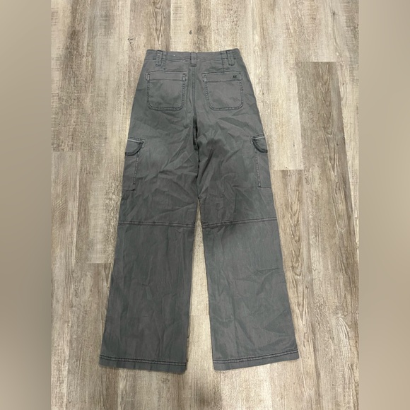 American Eagle Dreamy Drape Super High Rise Wide Leg Cargo size 0 - Picture 5 of 7